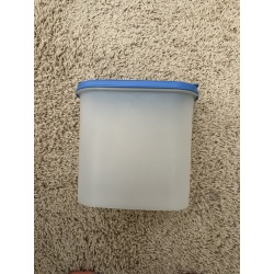 Tupperware Container 1615 w/ blue flip lid